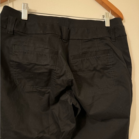 Old Navy black maternity capri pants size 6 - Picture 6 of 6